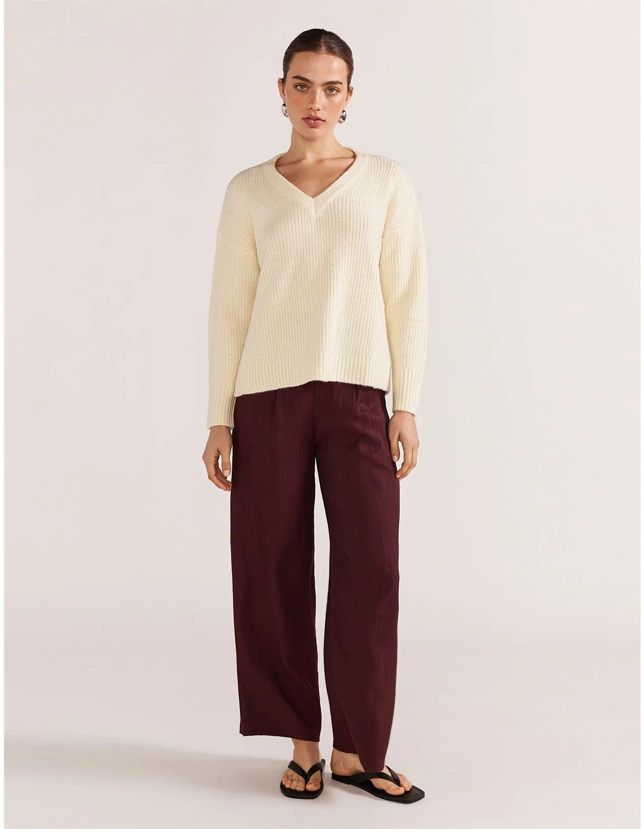 Staple the Label - Daria V-Neck Knit Cream